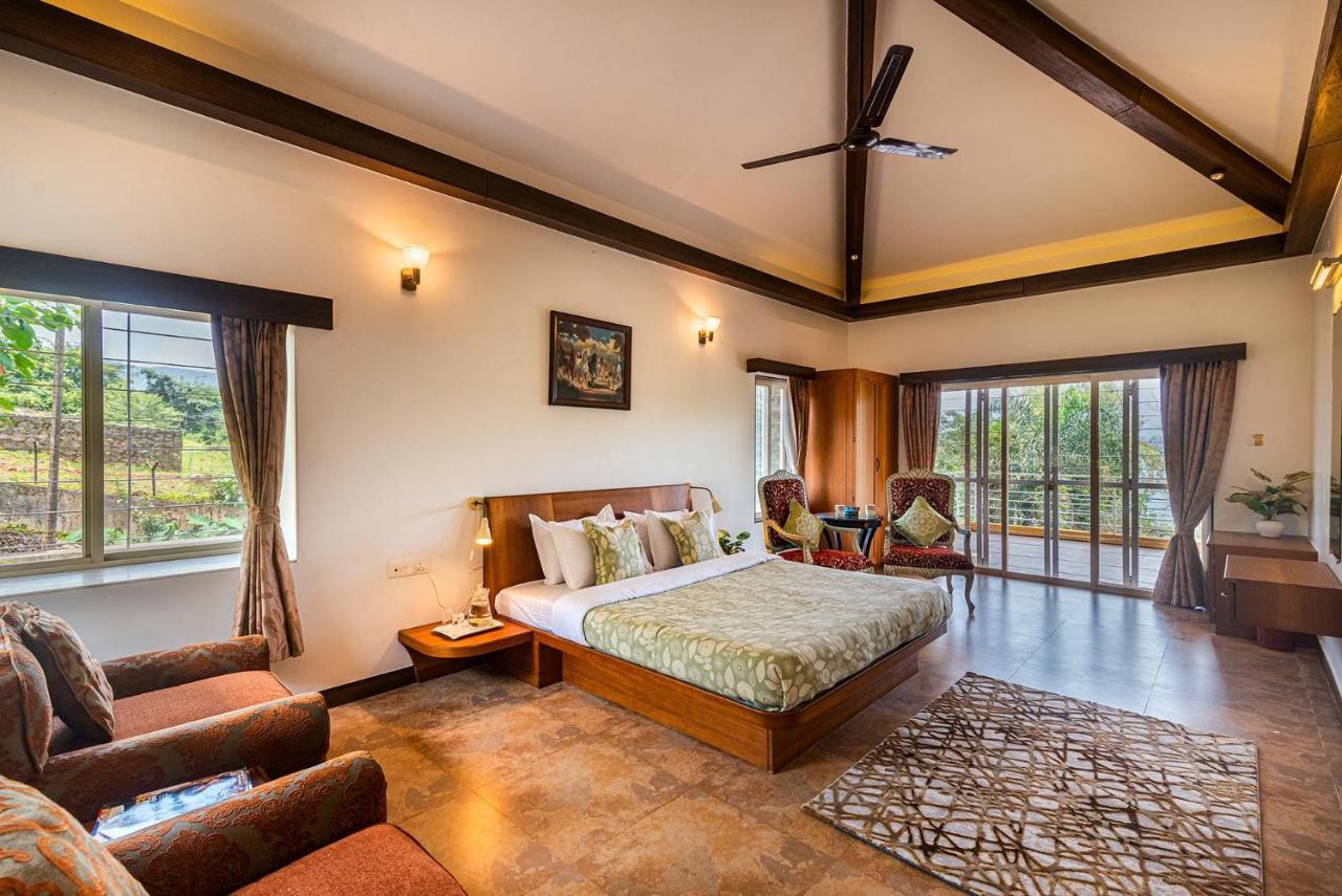 Ekam Lake House By Stayvista With Mountain & Lake Views, Outdoor Jacuzzi, Sauna, Modern Amenities & Kitchen Garden Pune Exteriör bild