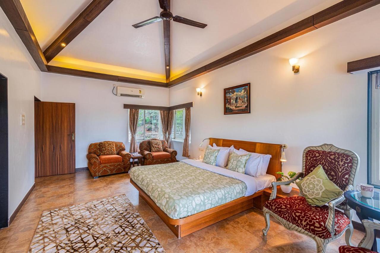 Ekam Lake House By Stayvista With Mountain & Lake Views, Outdoor Jacuzzi, Sauna, Modern Amenities & Kitchen Garden Pune Exteriör bild