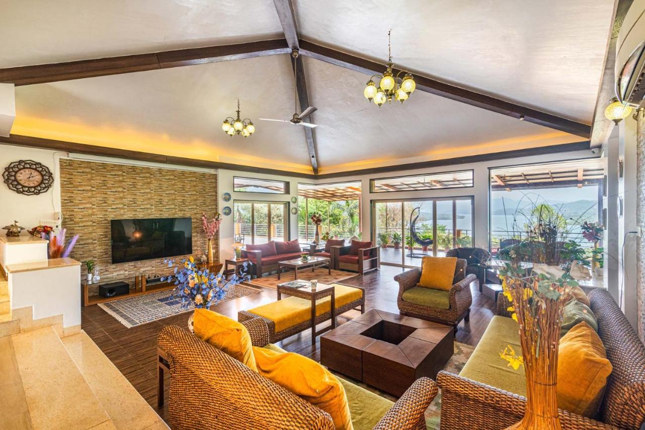 Ekam Lake House By Stayvista With Mountain & Lake Views, Outdoor Jacuzzi, Sauna, Modern Amenities & Kitchen Garden Pune Exteriör bild