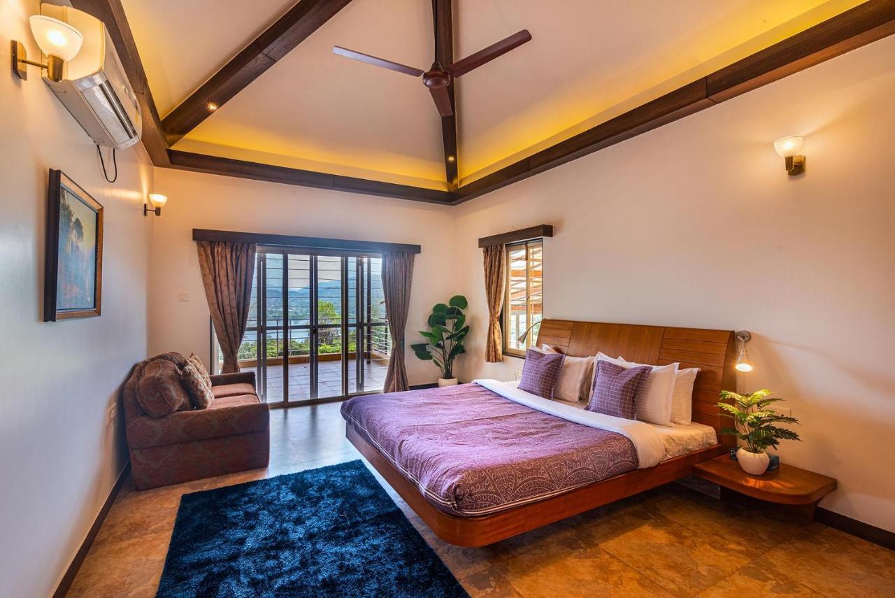Ekam Lake House By Stayvista With Mountain & Lake Views, Outdoor Jacuzzi, Sauna, Modern Amenities & Kitchen Garden Pune Exteriör bild