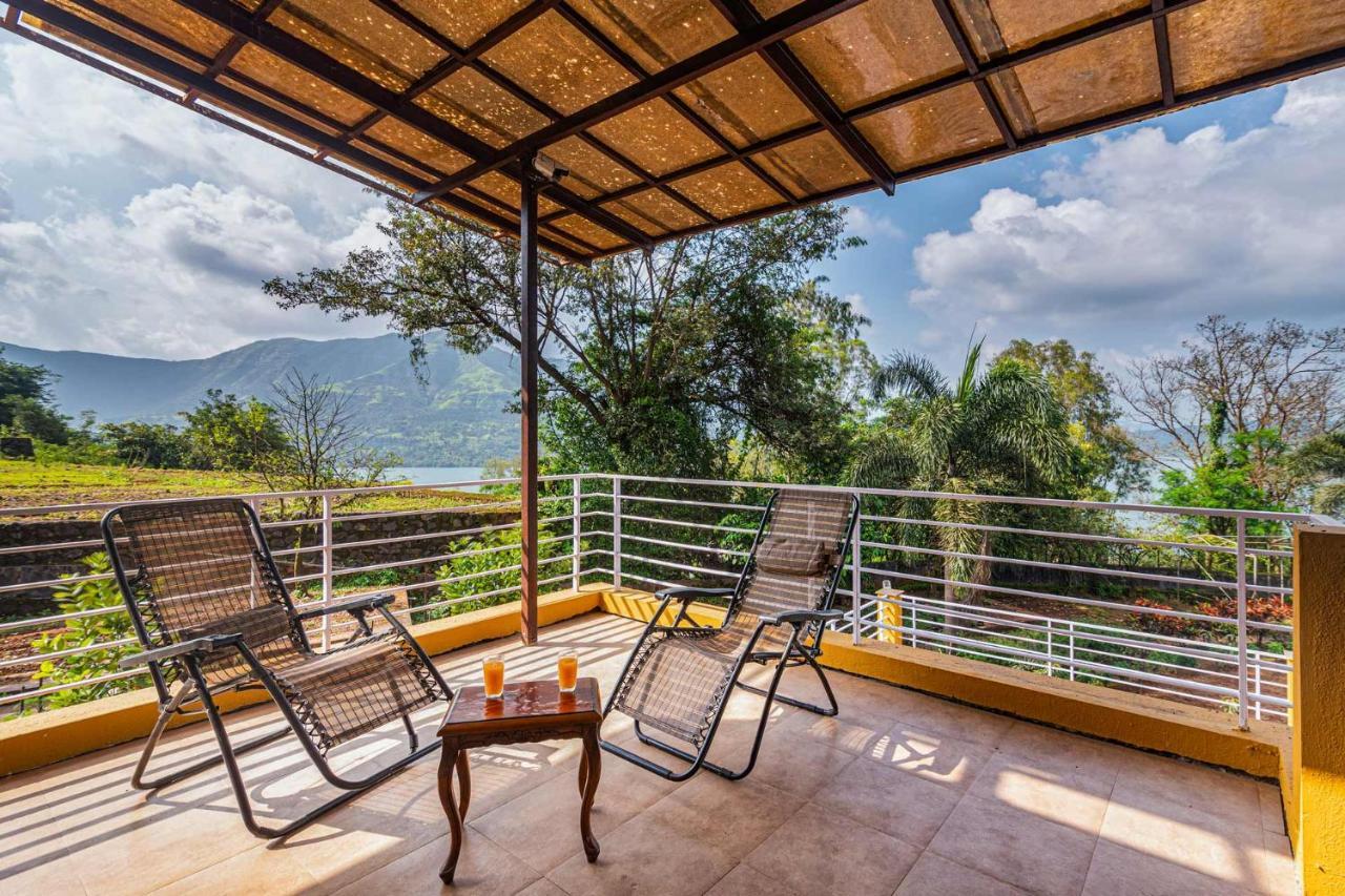 Ekam Lake House By Stayvista With Mountain & Lake Views, Outdoor Jacuzzi, Sauna, Modern Amenities & Kitchen Garden Pune Exteriör bild
