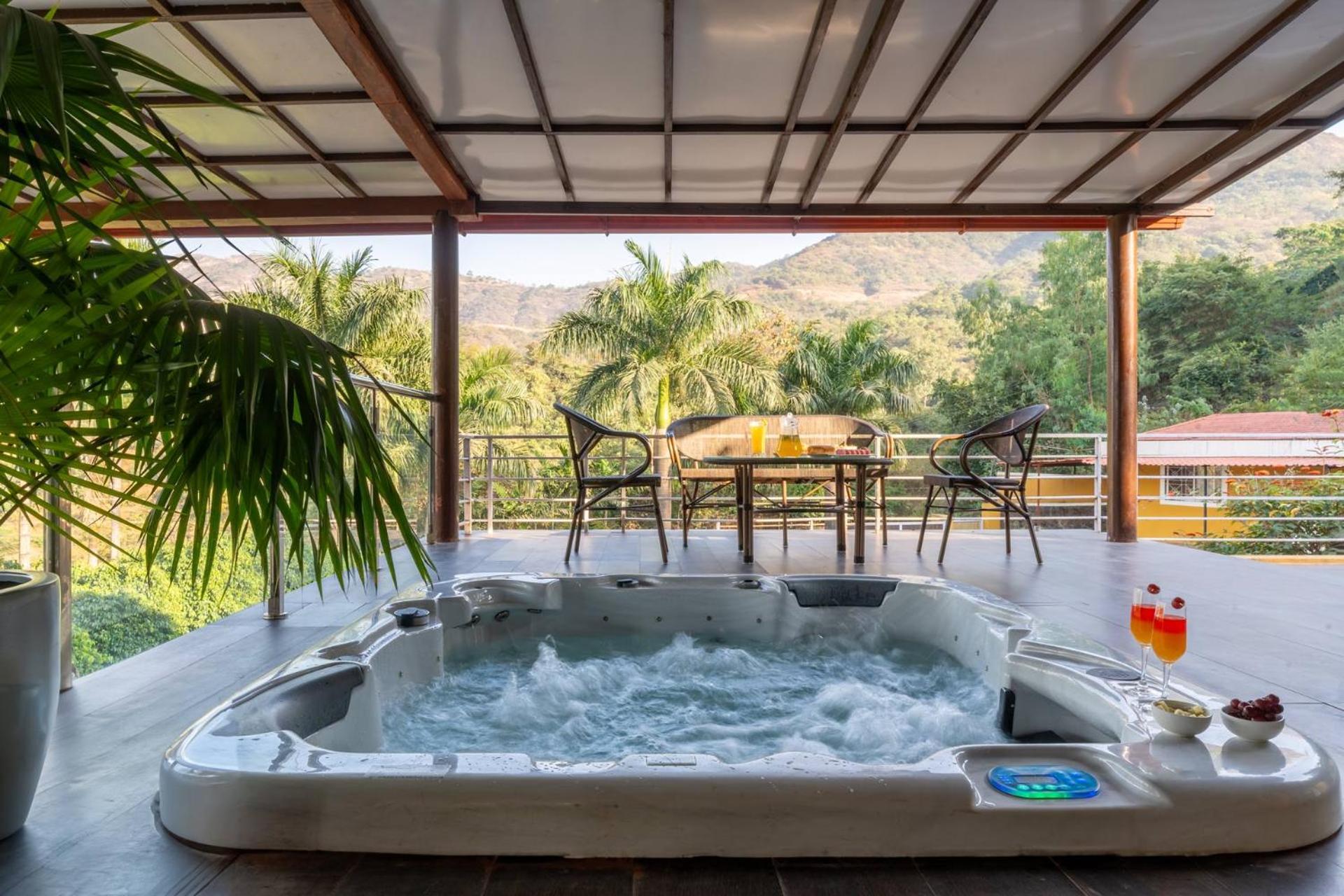 Ekam Lake House By Stayvista With Mountain & Lake Views, Outdoor Jacuzzi, Sauna, Modern Amenities & Kitchen Garden Pune Exteriör bild